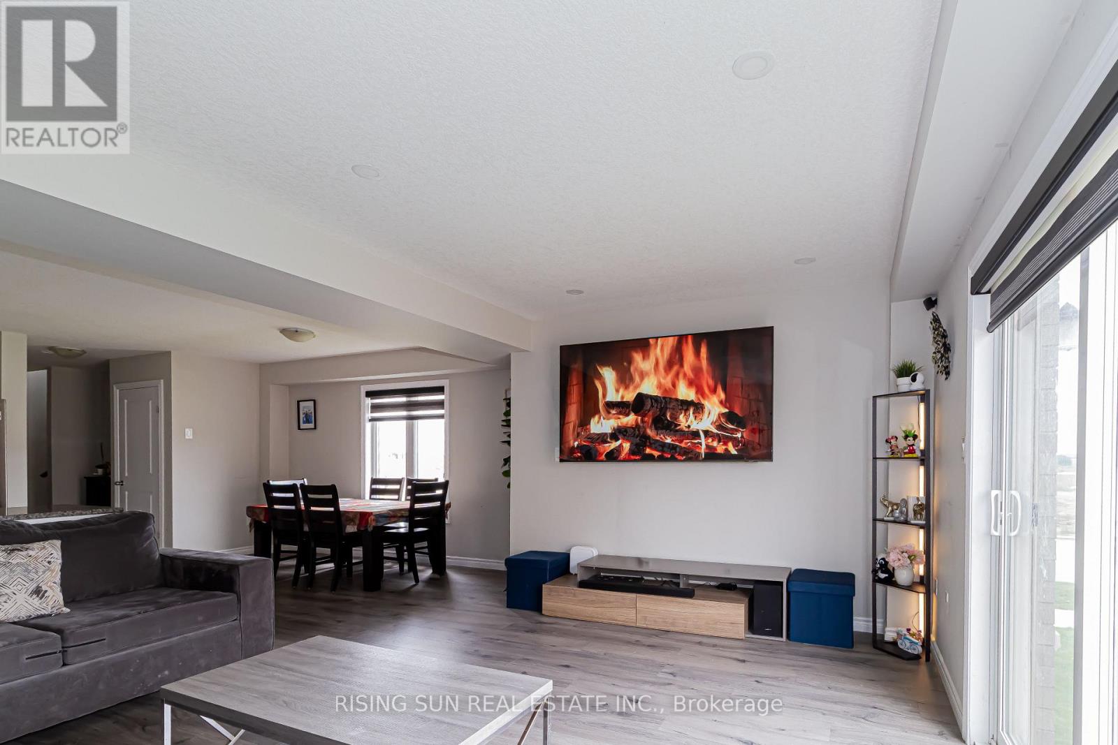 1624 Dunkirk Avenue E Property Photo 7