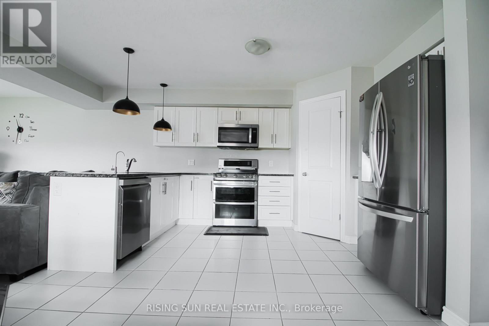 1624 Dunkirk Avenue E Property Photo 9
