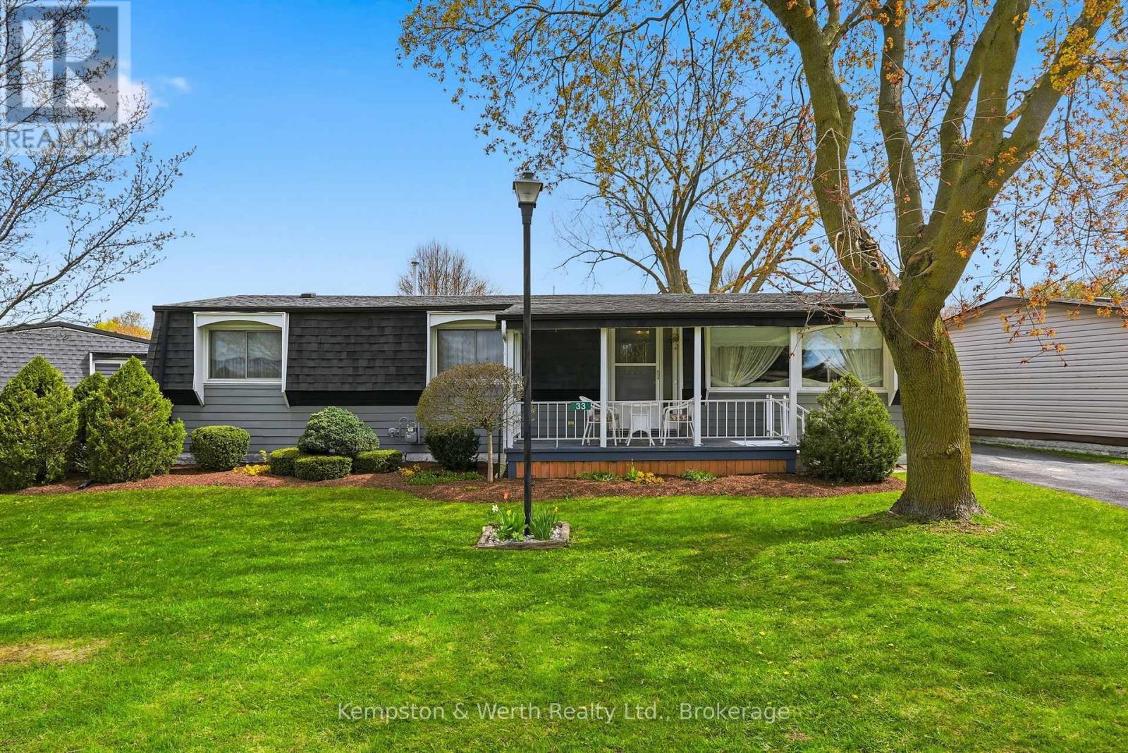 33 FAIRVIEW CRESCENT Property Photo 1