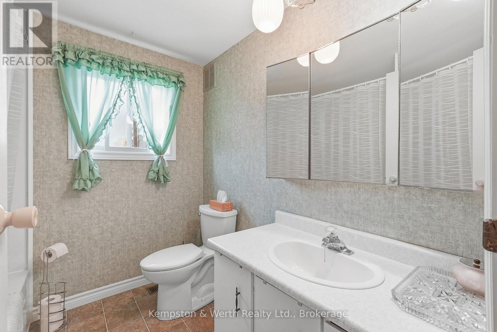33 Fairview Crescent Property Photo 18