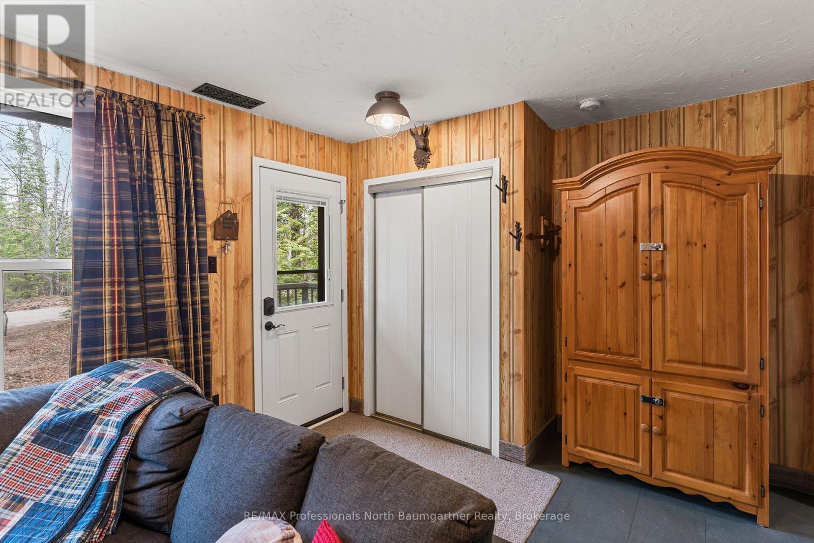 2041 Glamor Lake Road Property Photo 4
