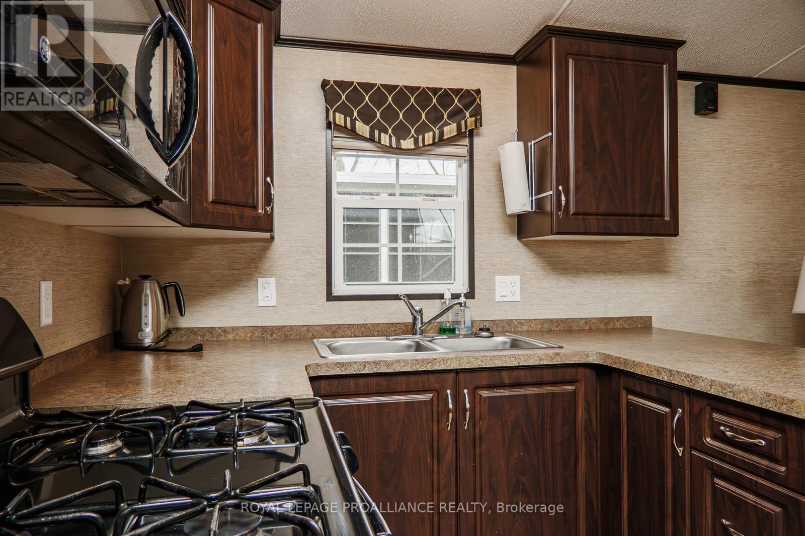 486 County Rd 18 - 1 Park Meadow Lane Property Photo 5