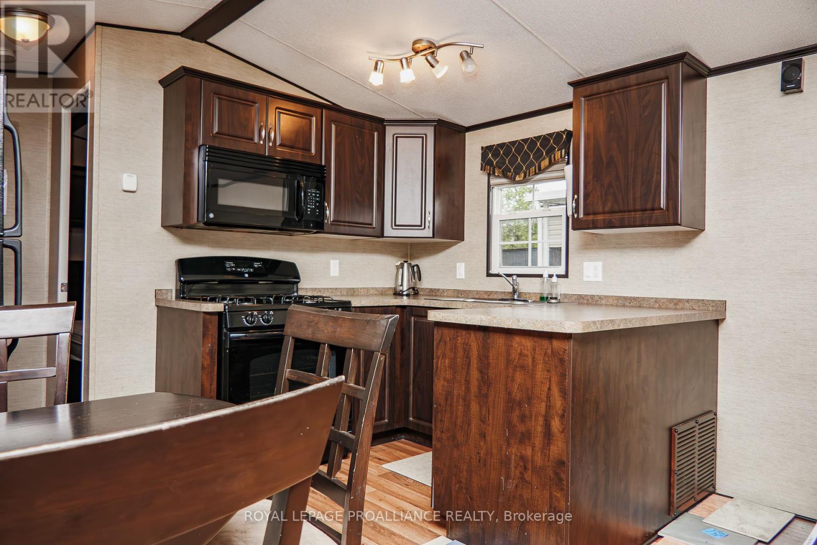 486 County Rd 18 - 1 Park Meadow Lane Property Photo 7