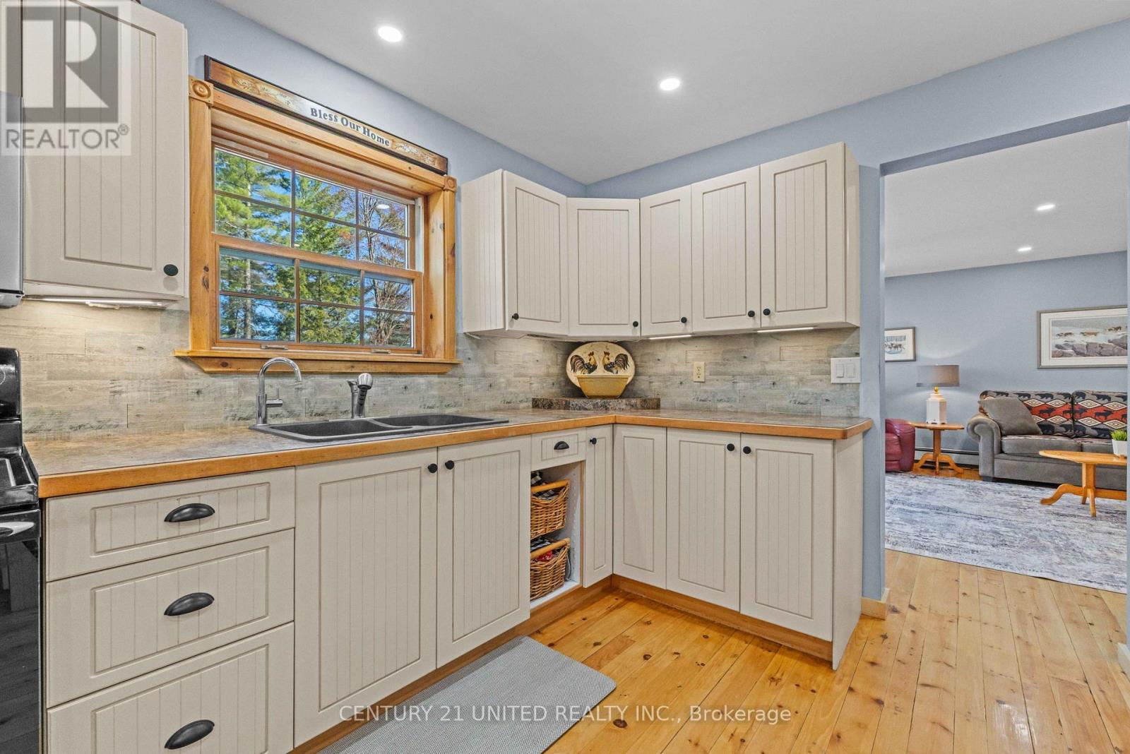 28 Van Luven Lane Property Photo 11