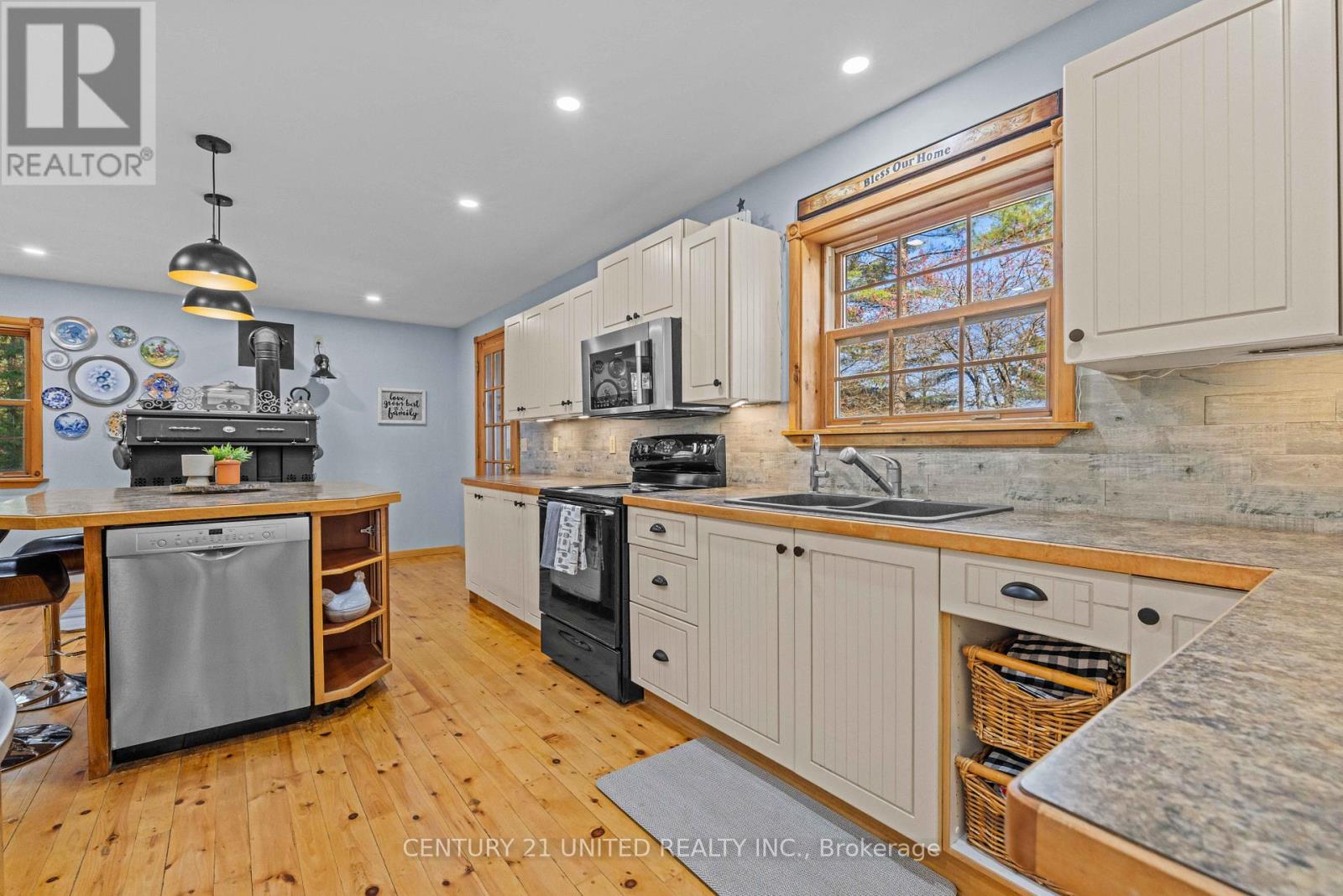 28 Van Luven Lane Property Photo 12
