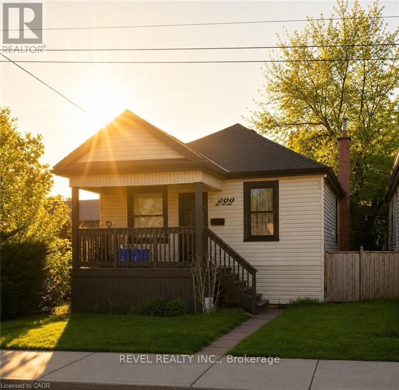222 Kensington Avenue N Property Photo 1