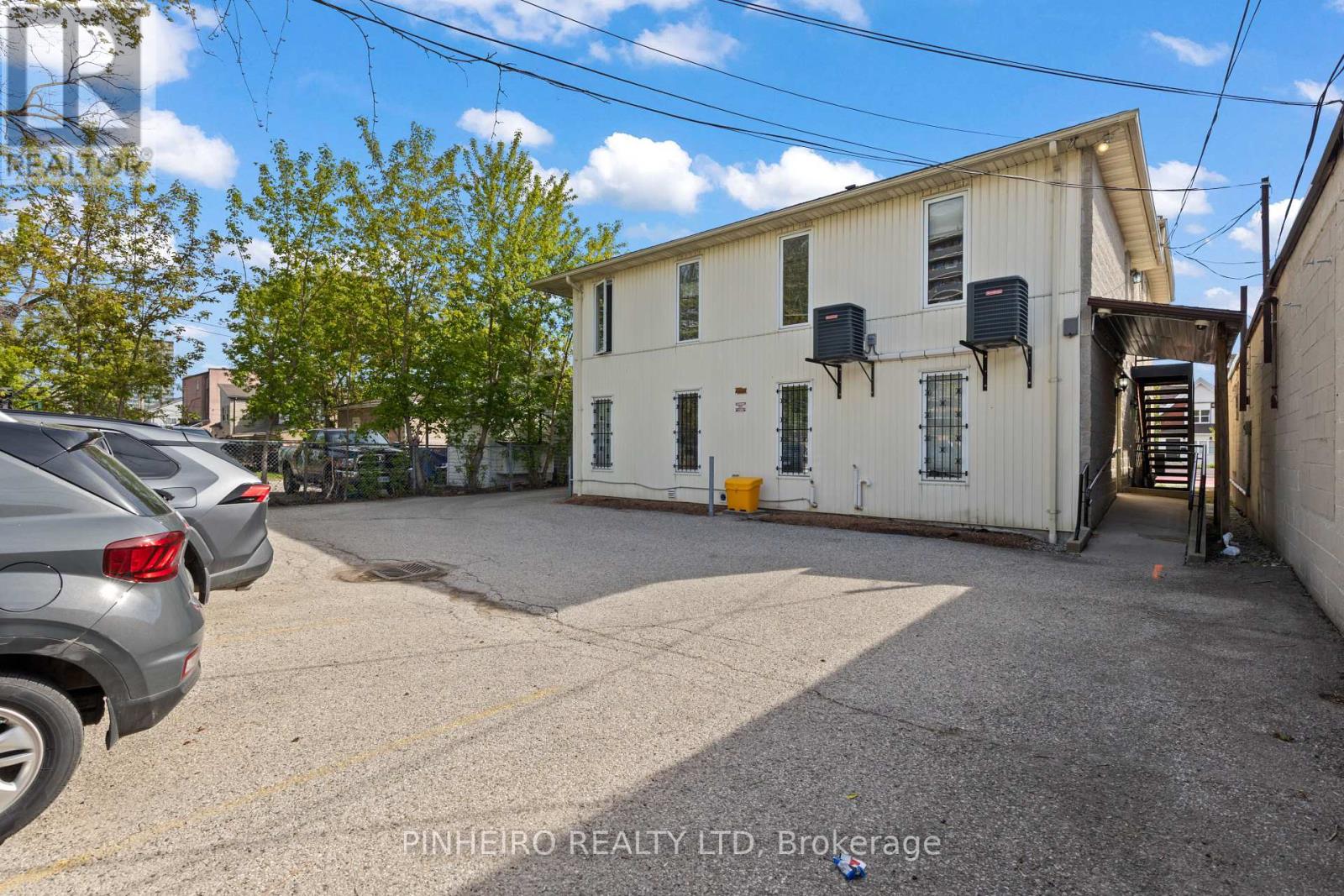 181 Wellington Street Property Photo 4