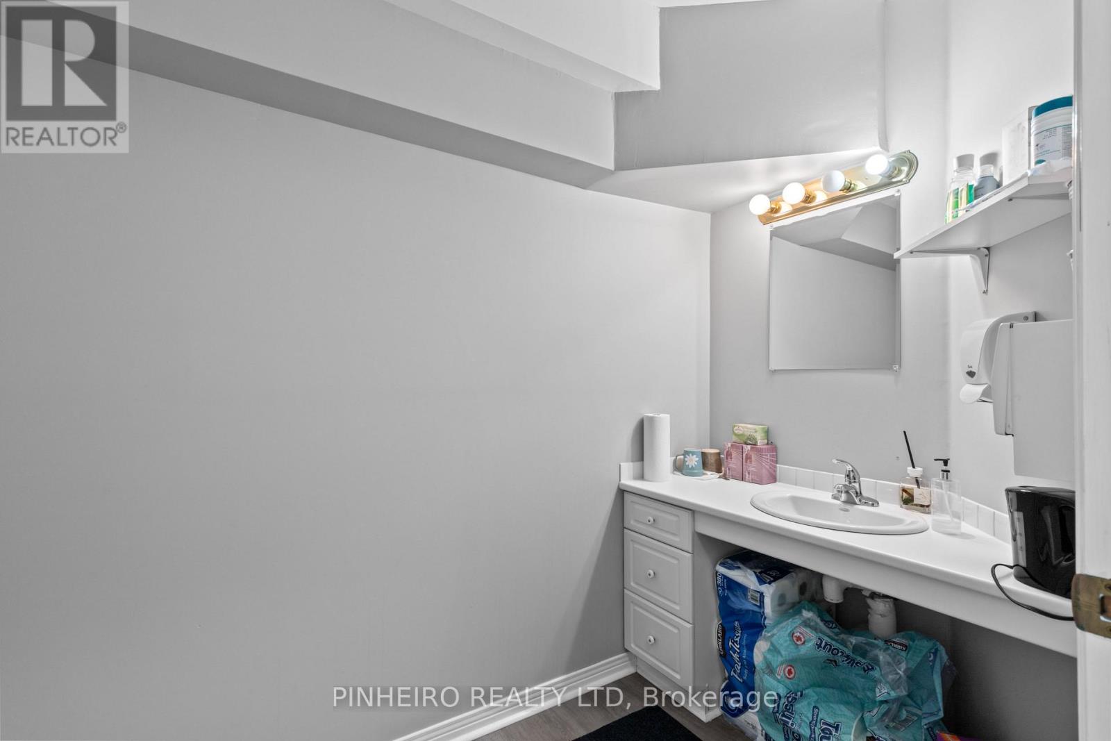 181 Wellington Street Property Photo 18