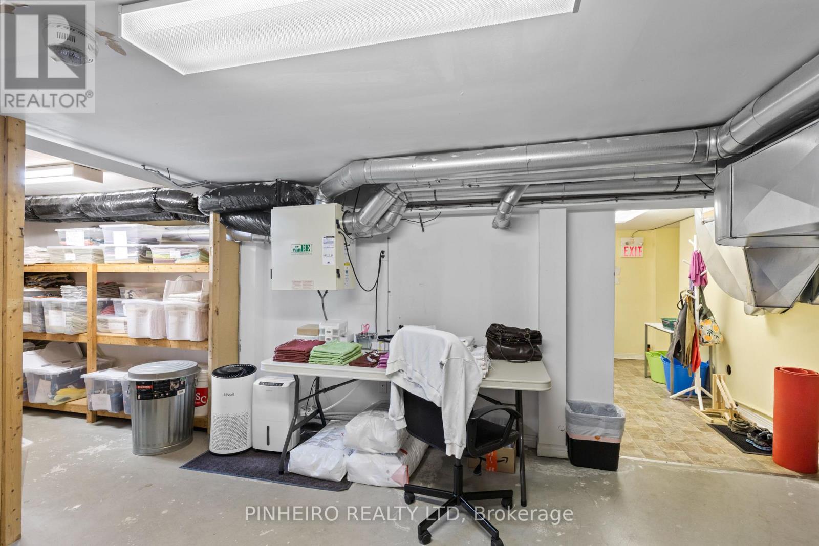 181 Wellington Street Property Photo 40
