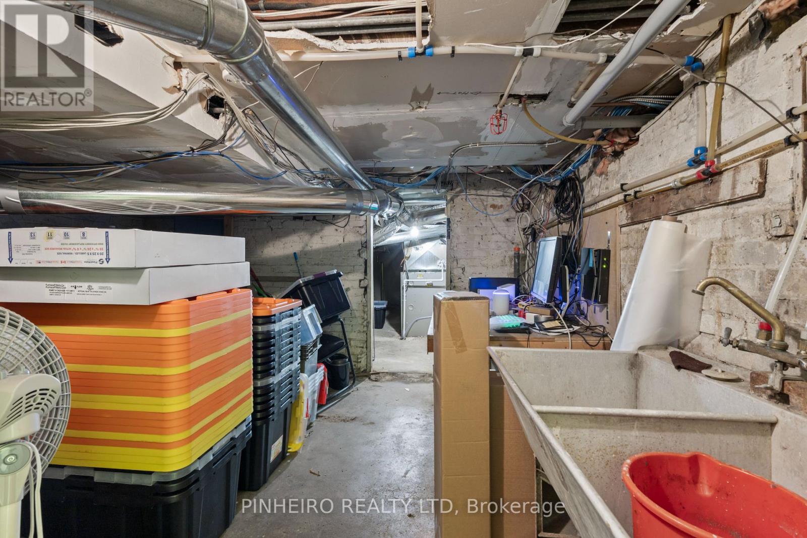 181 Wellington Street Property Photo 41