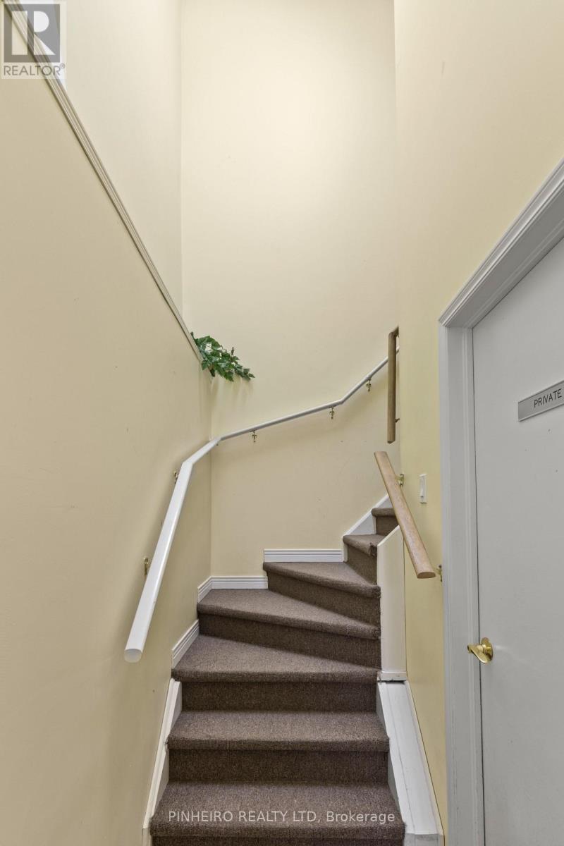 181 Wellington Street Property Photo 43