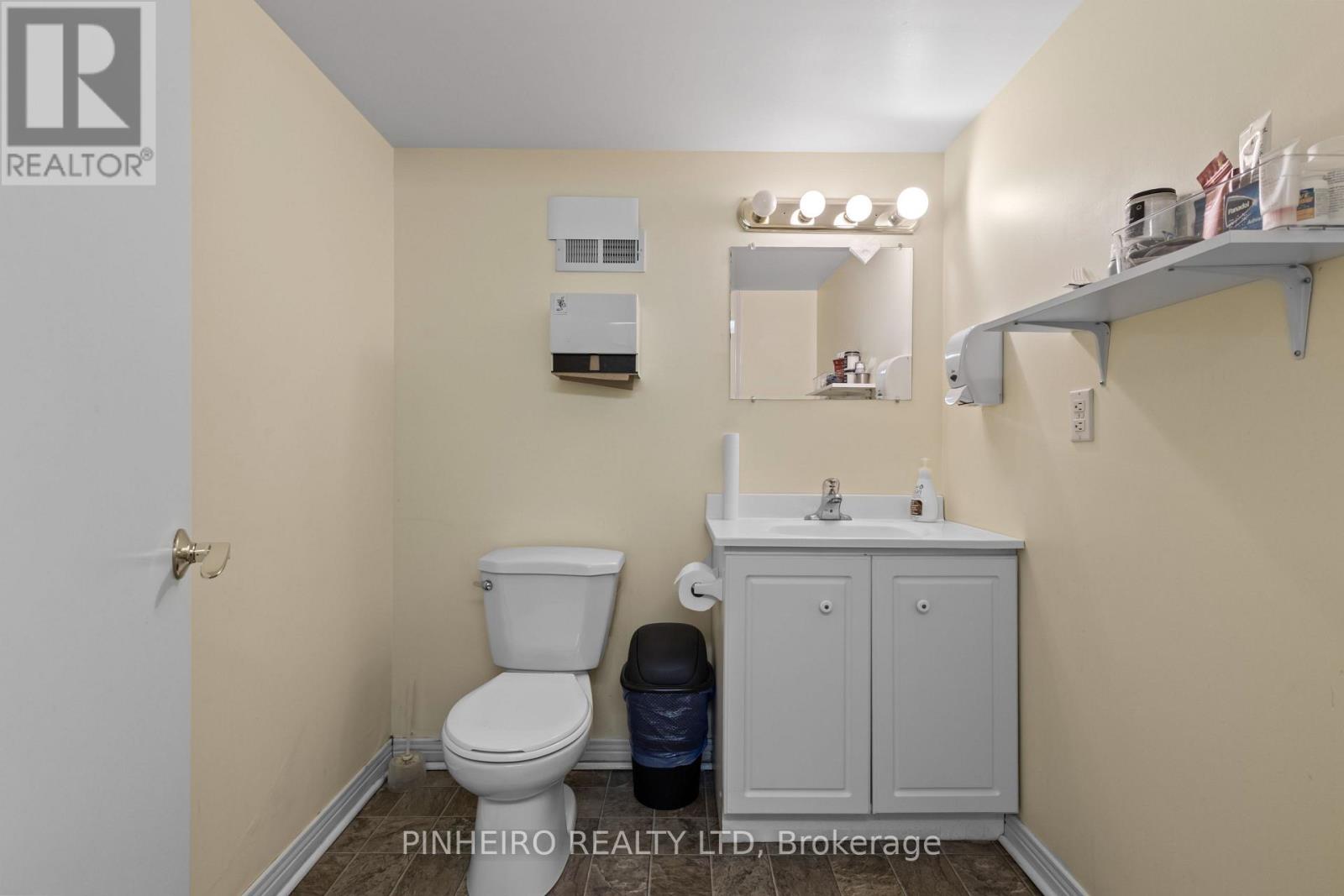 181 Wellington Street Property Photo 46