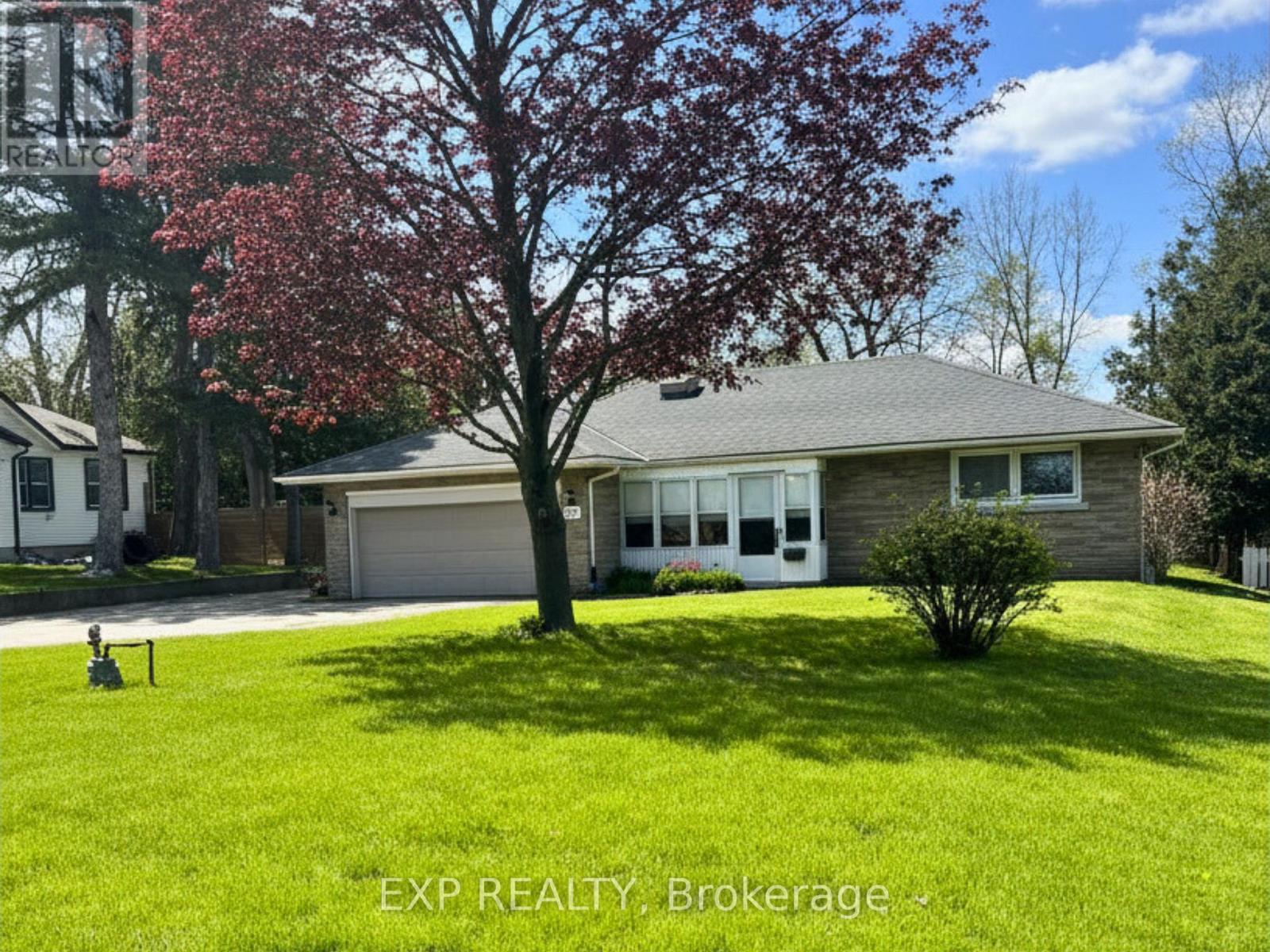 517 Norfolk Street S Property Photo 1