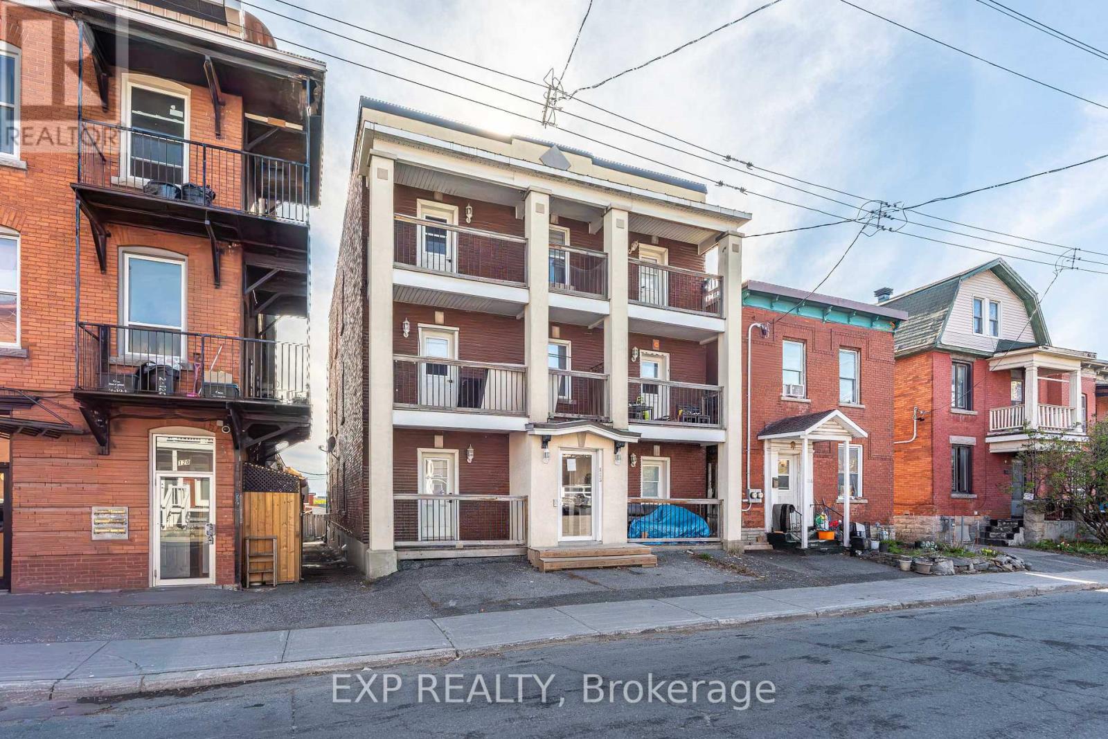 118 Rochester Street Property Photo 2
