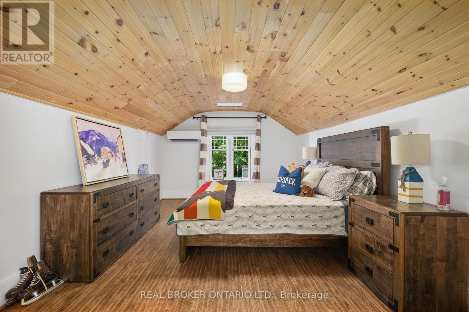 2021 Third Line Property Photo 13