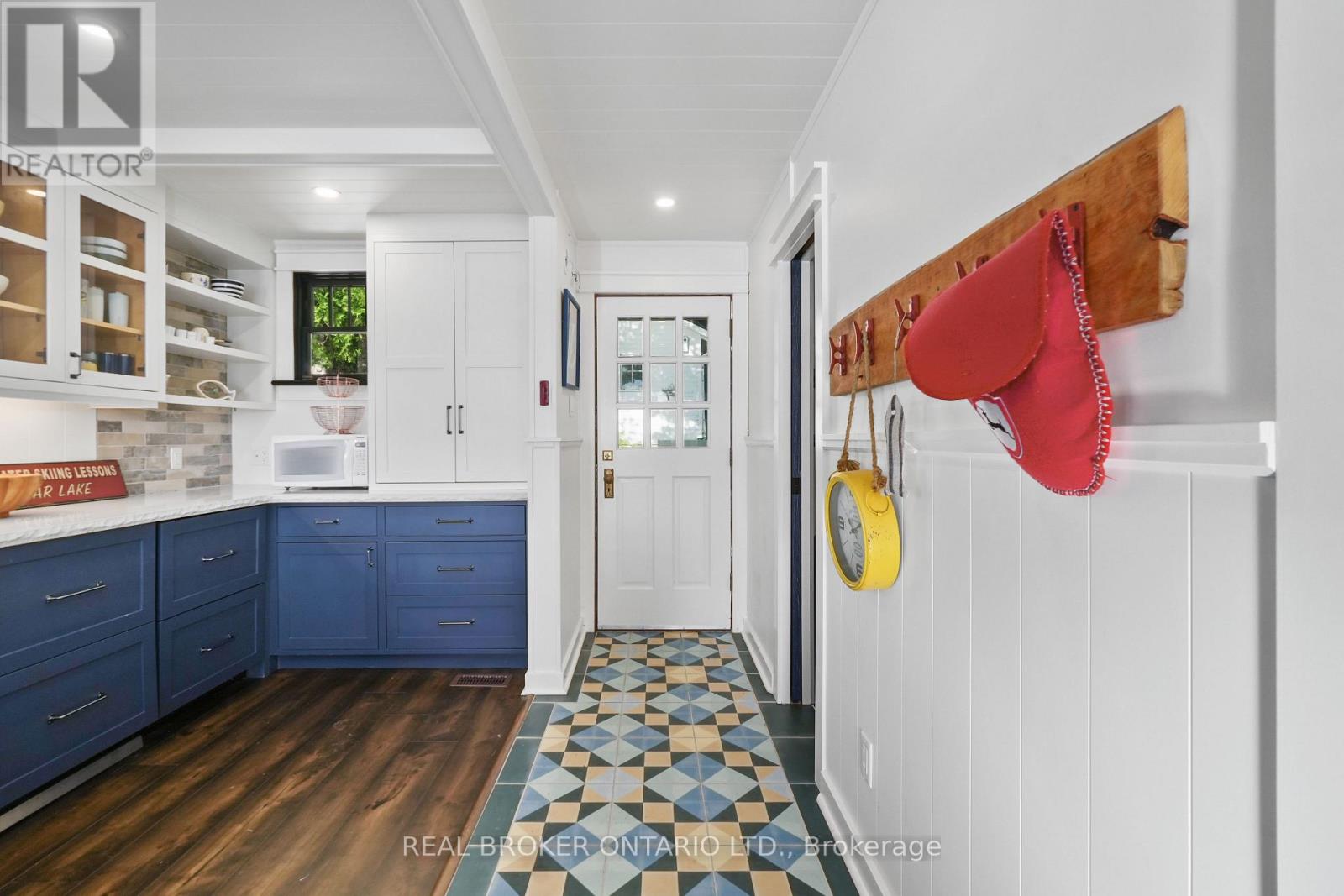 2021 Third Line Property Photo 17