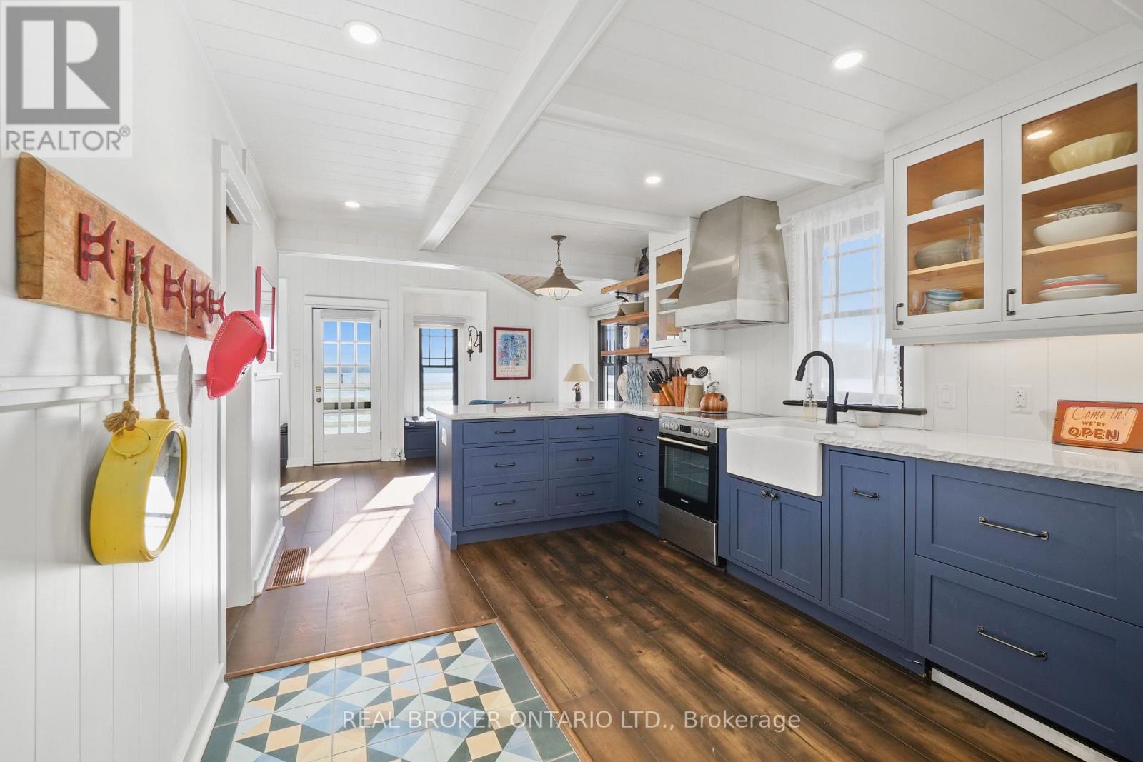2021 Third Line Property Photo 18