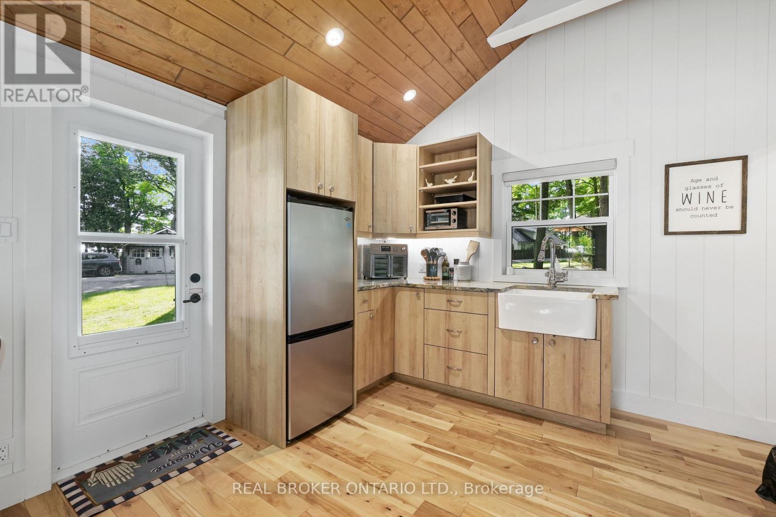 2021 Third Line Property Photo 24