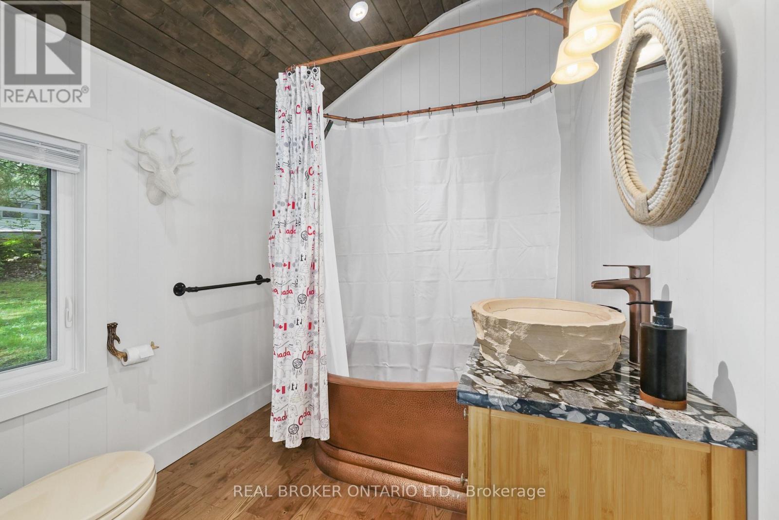 2021 Third Line Property Photo 32