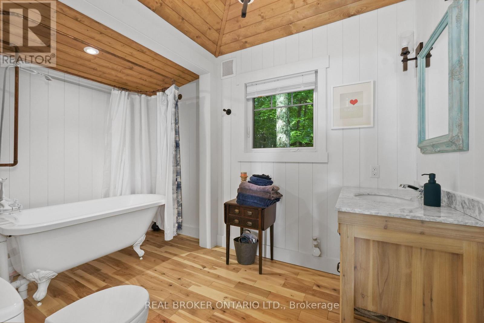 2021 Third Line Property Photo 33