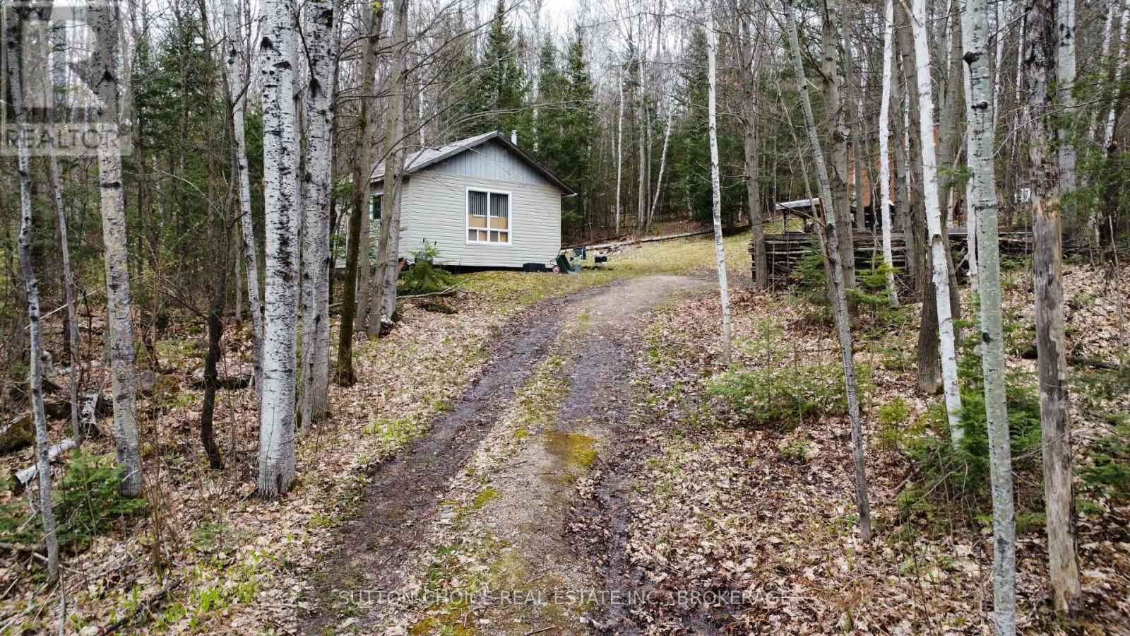 1876 Alsace Road Property Photo 3