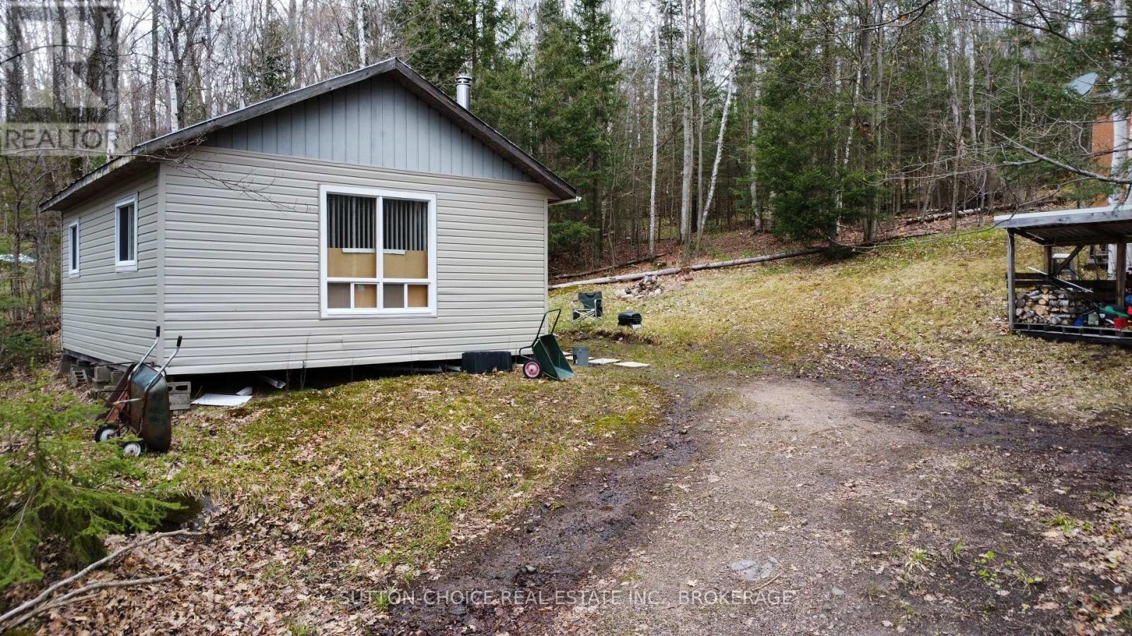 1876 Alsace Road Property Photo 4