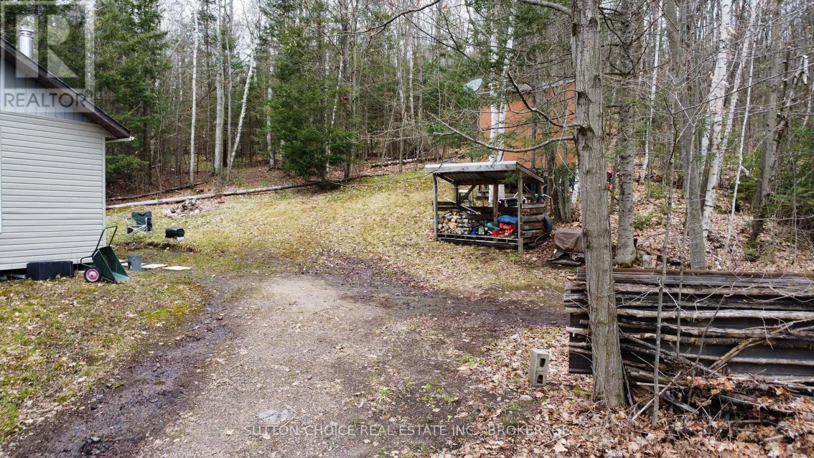 1876 Alsace Road Property Photo 5