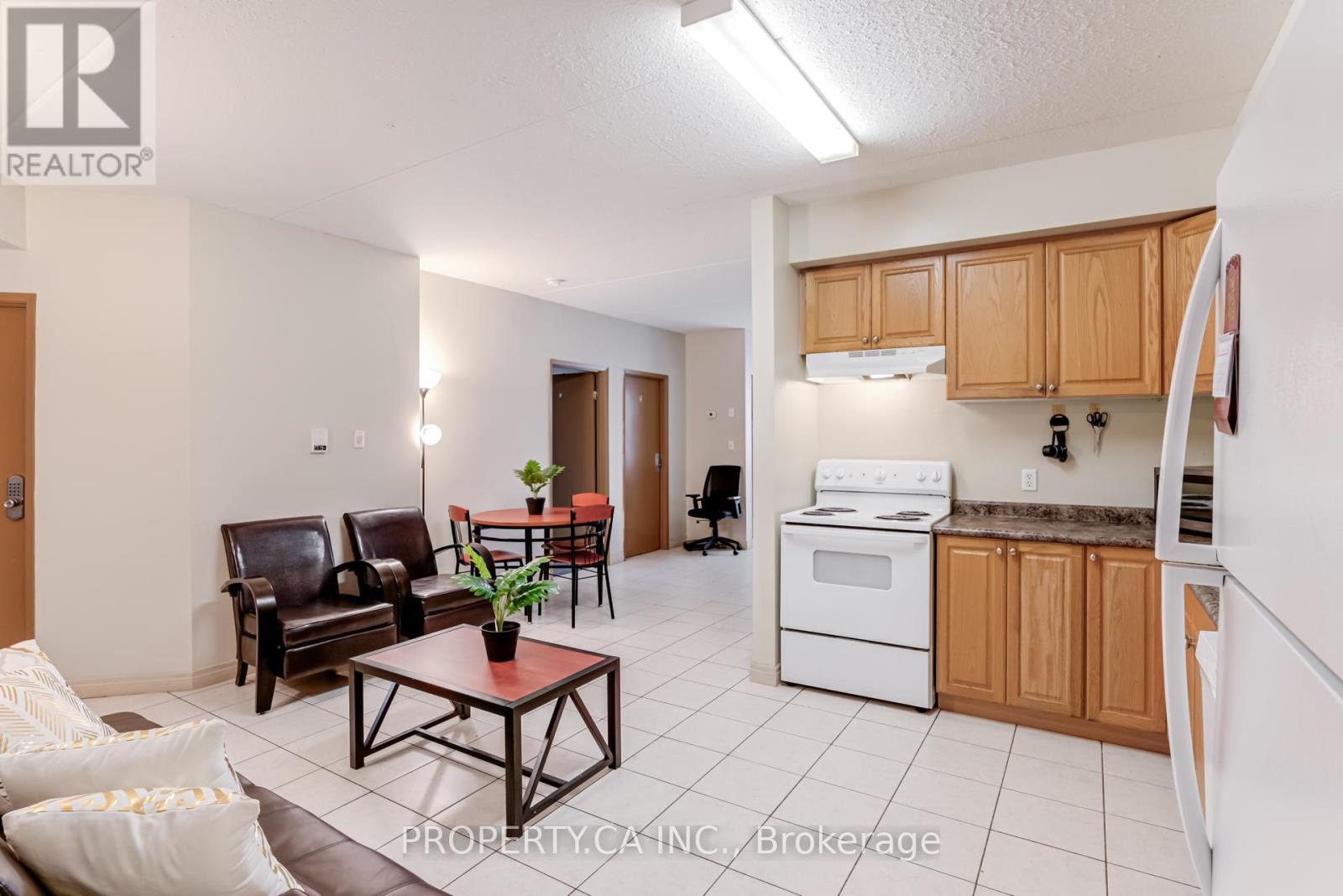 204 - 253 Lester Street Property Photo 6