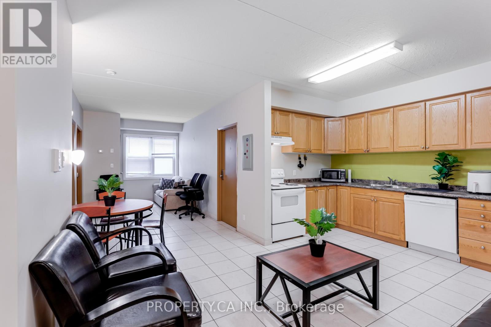 204 - 253 Lester Street Property Photo 12