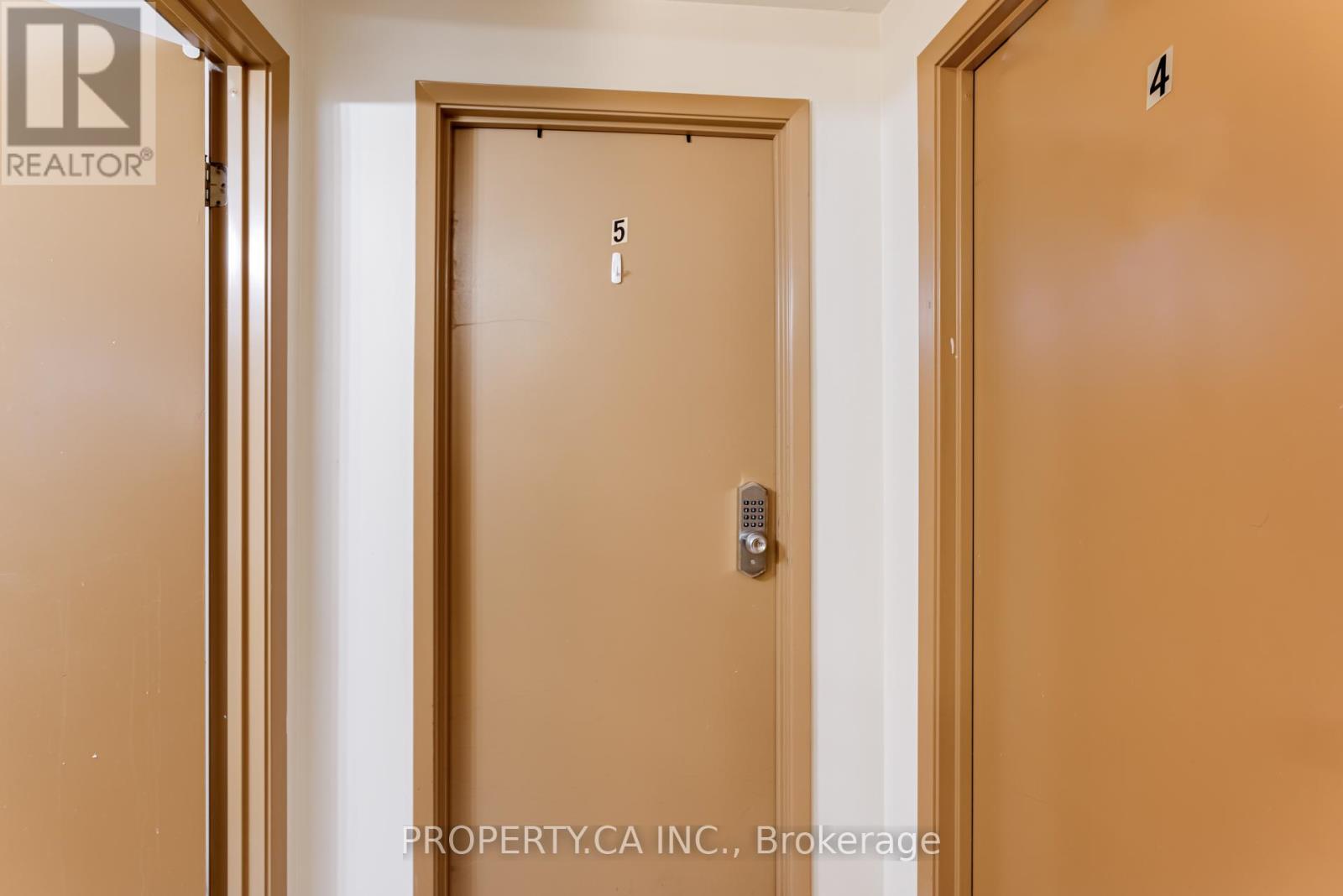 204 - 253 Lester Street Property Photo 17