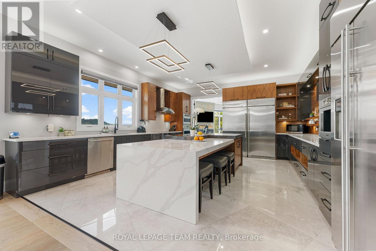 231 Finnerty Road Property Photo 17