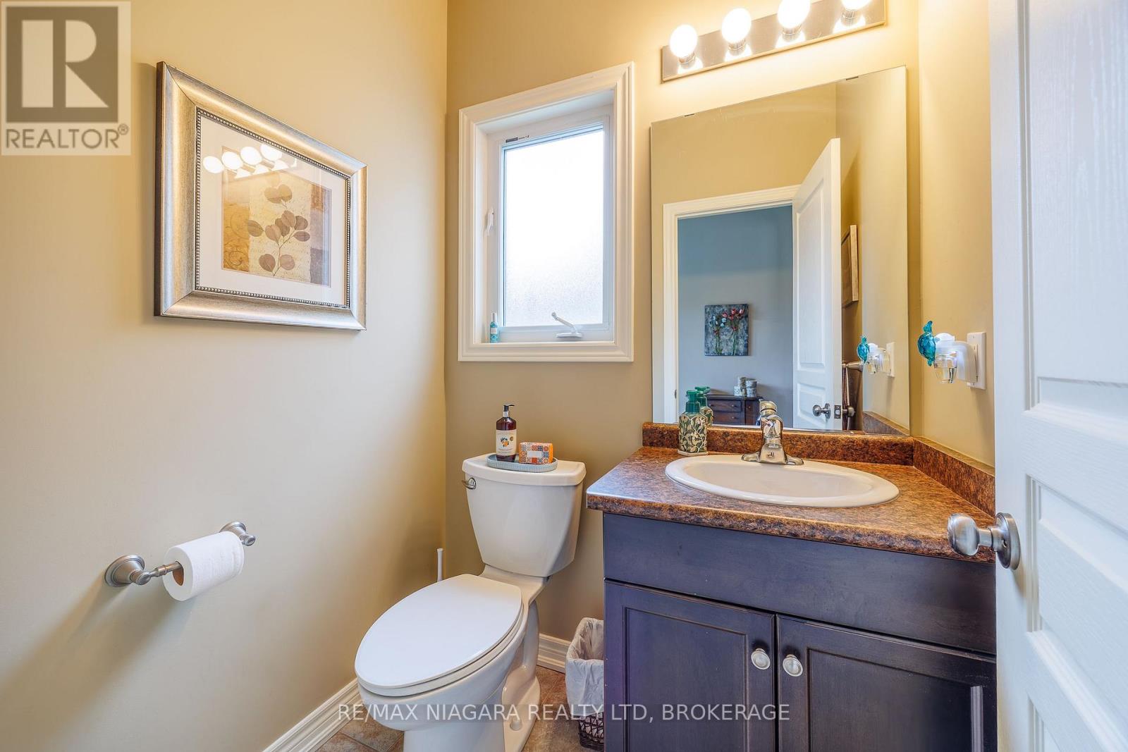 5744 Jake Crescent Property Photo 4
