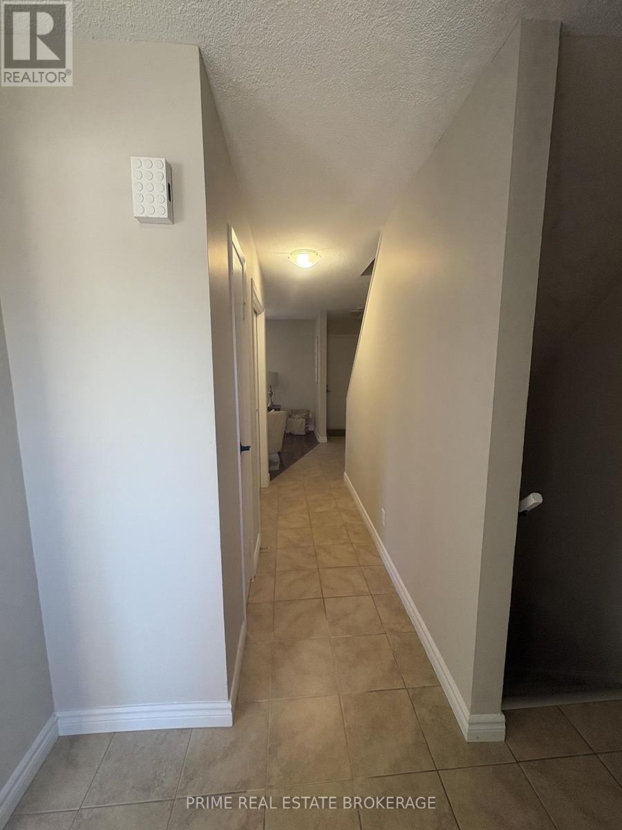 58 - 35 Waterman Avenue Property Photo 5