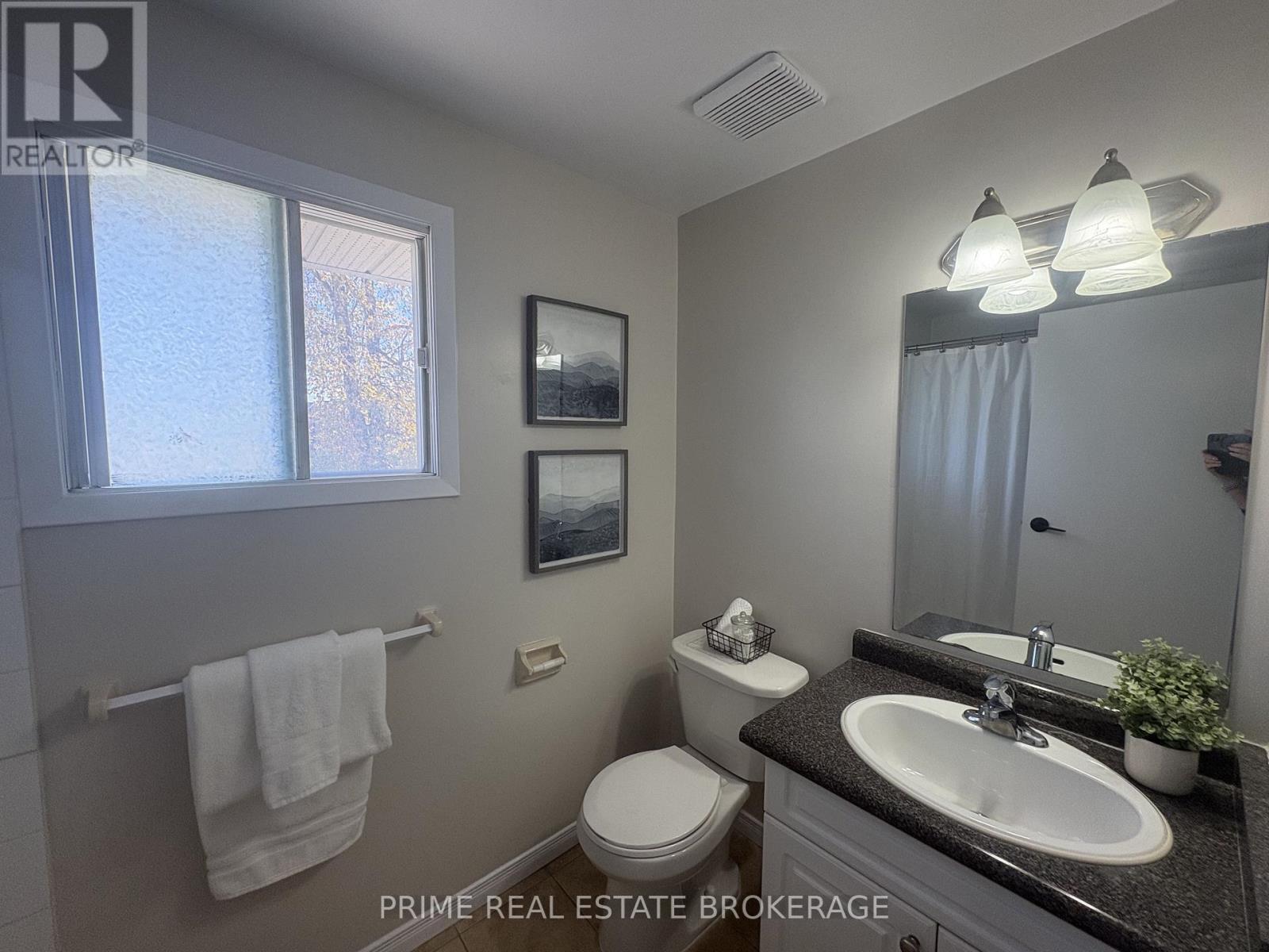 58 - 35 Waterman Avenue Property Photo 10