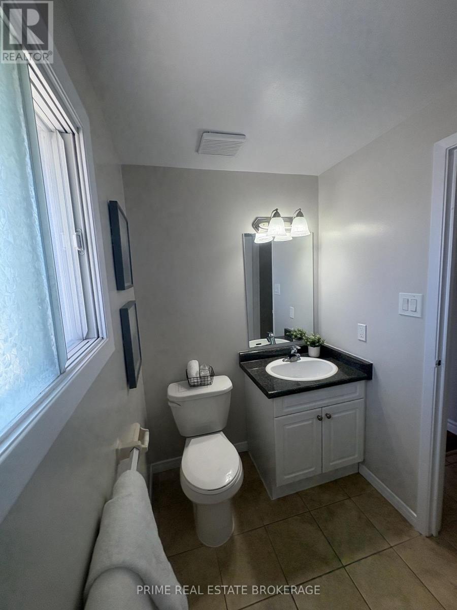 58 - 35 Waterman Avenue Property Photo 11