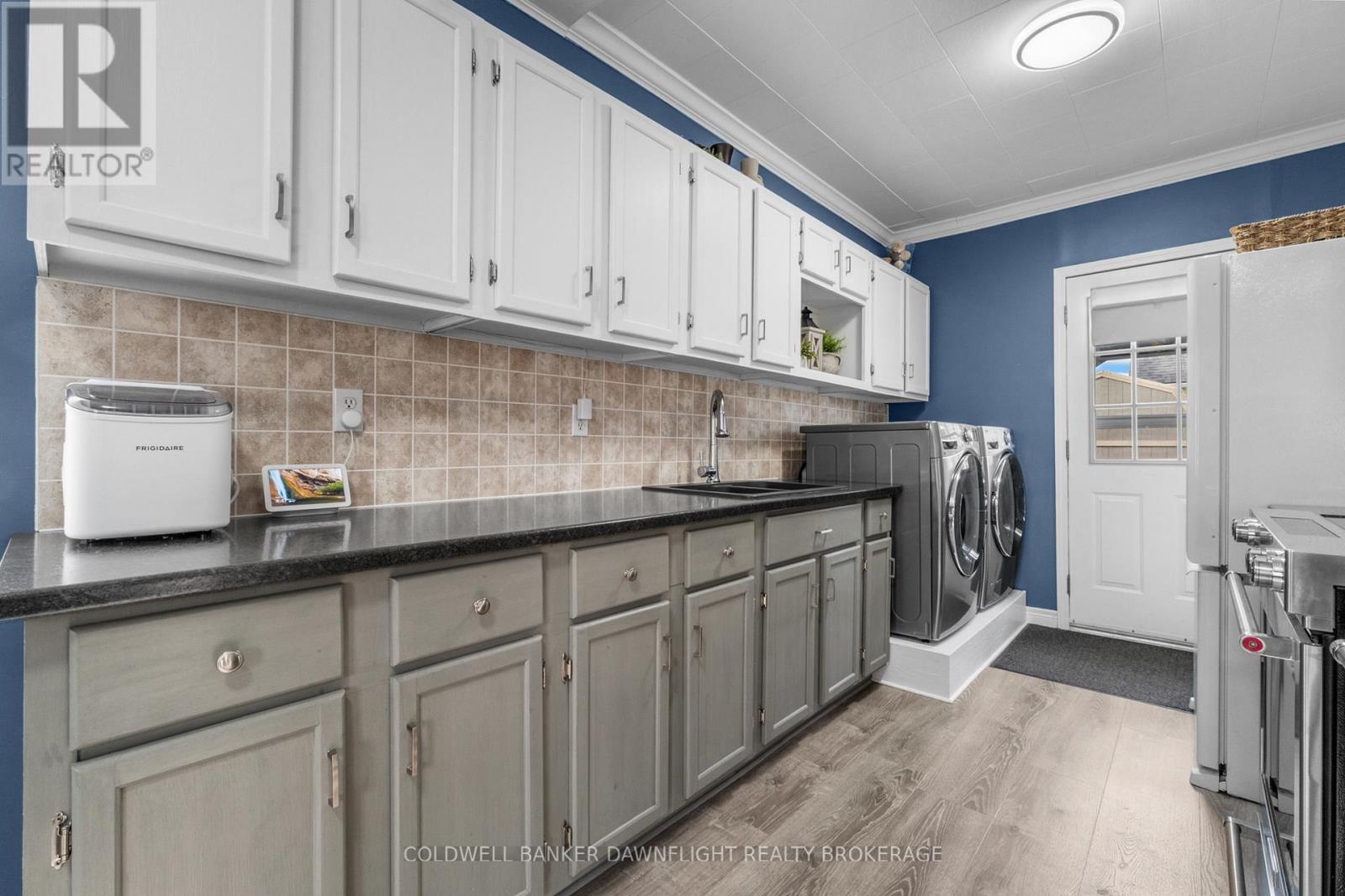 383 William Street Property Photo 15