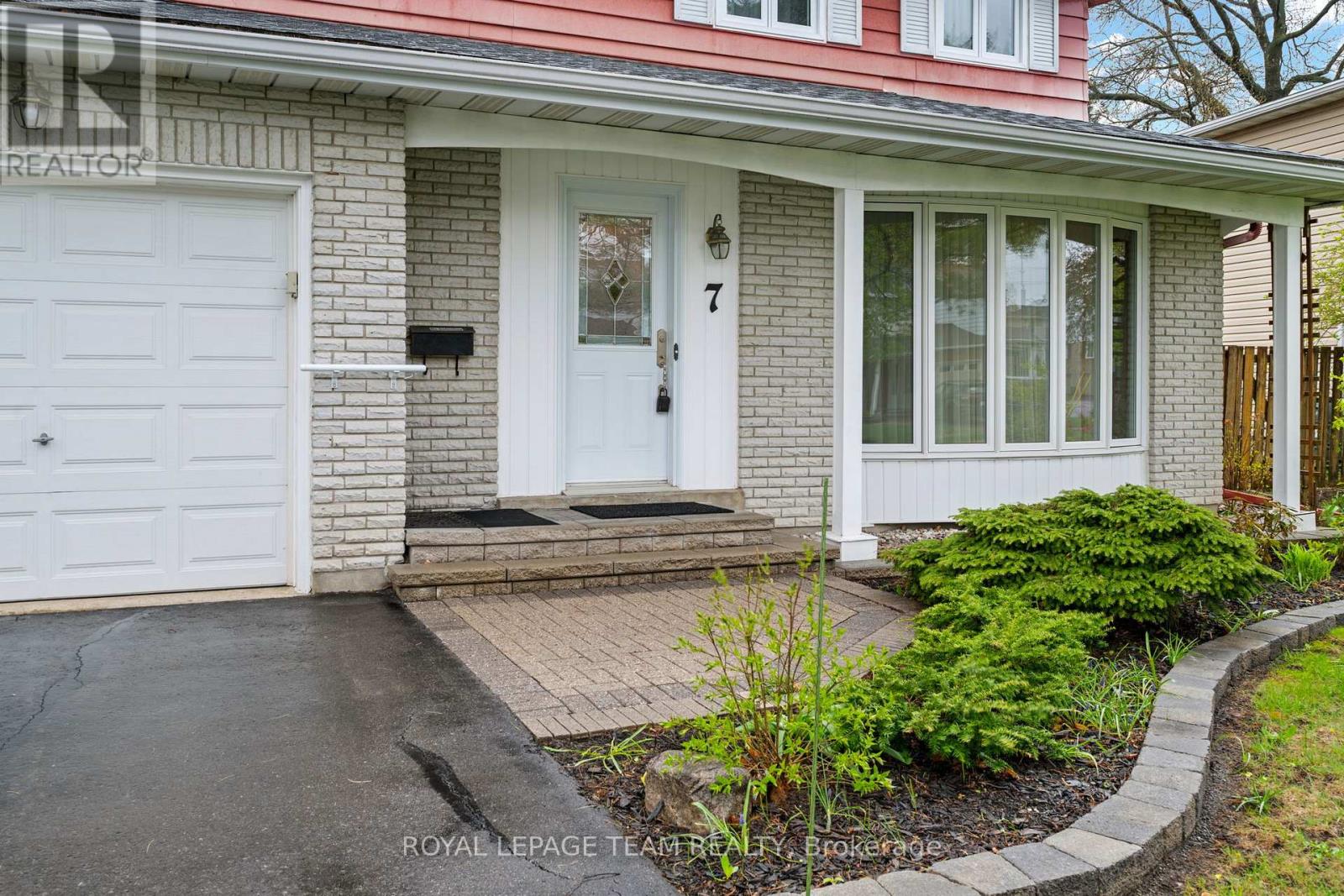 7 Centrepark Drive Property Photo 2