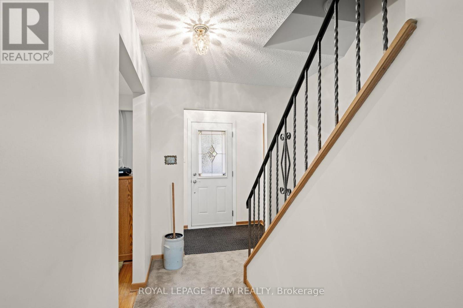 7 Centrepark Drive Property Photo 3