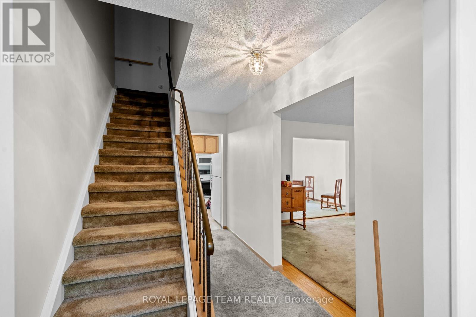 7 Centrepark Drive Property Photo 4