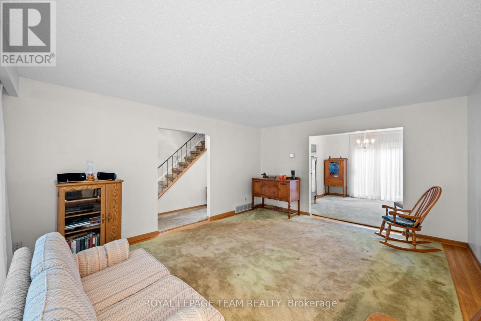 7 Centrepark Drive Property Photo 6