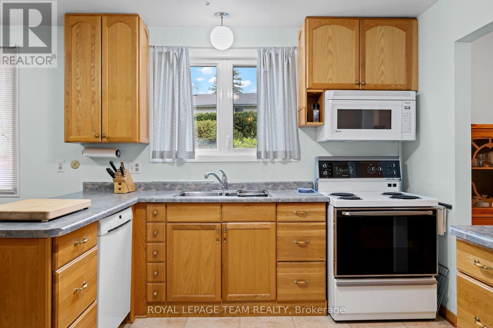 7 Centrepark Drive Property Photo 12