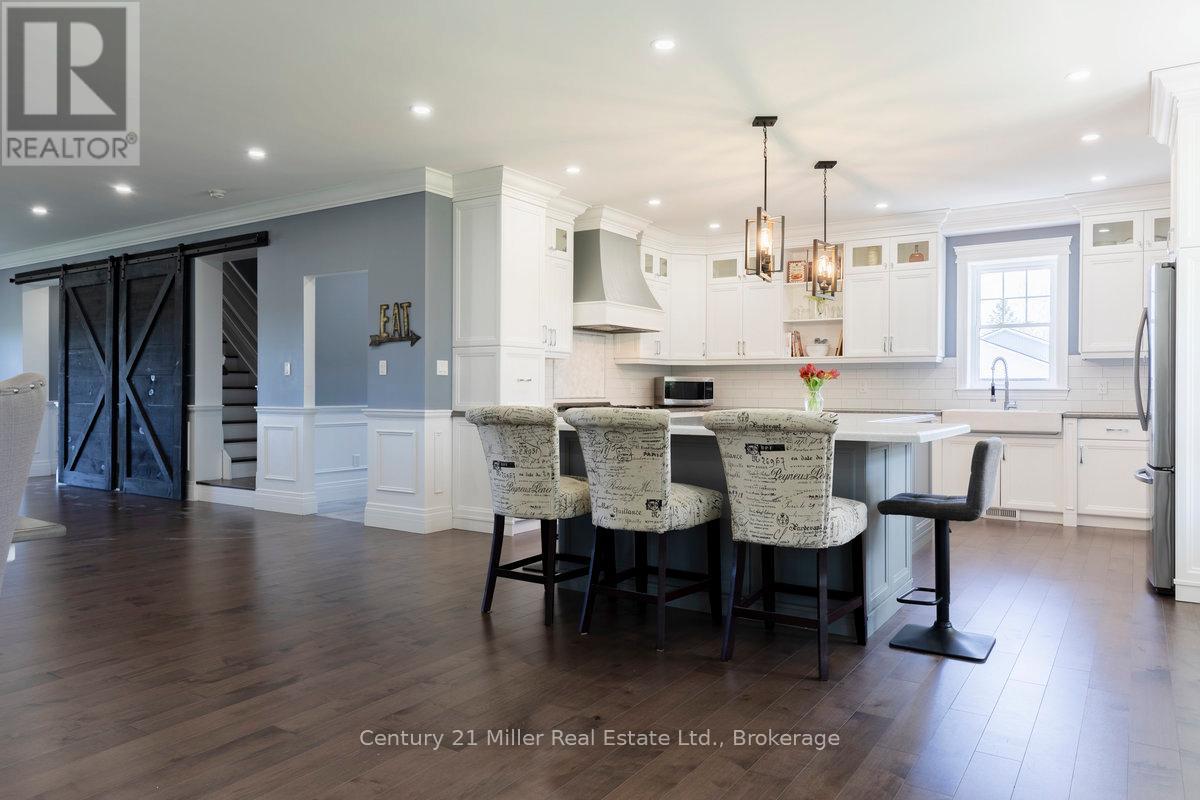 5583 Third Line Property Photo 6