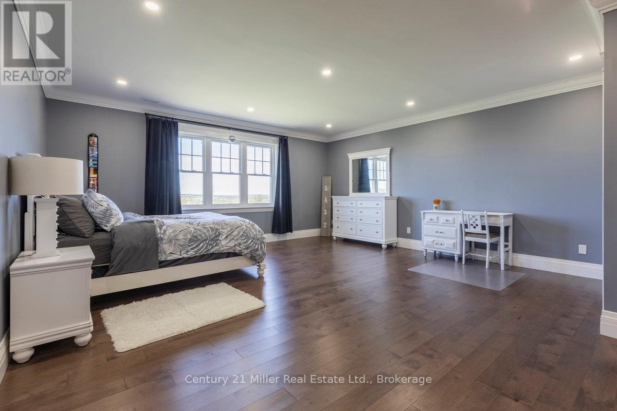 5583 Third Line Property Photo 22