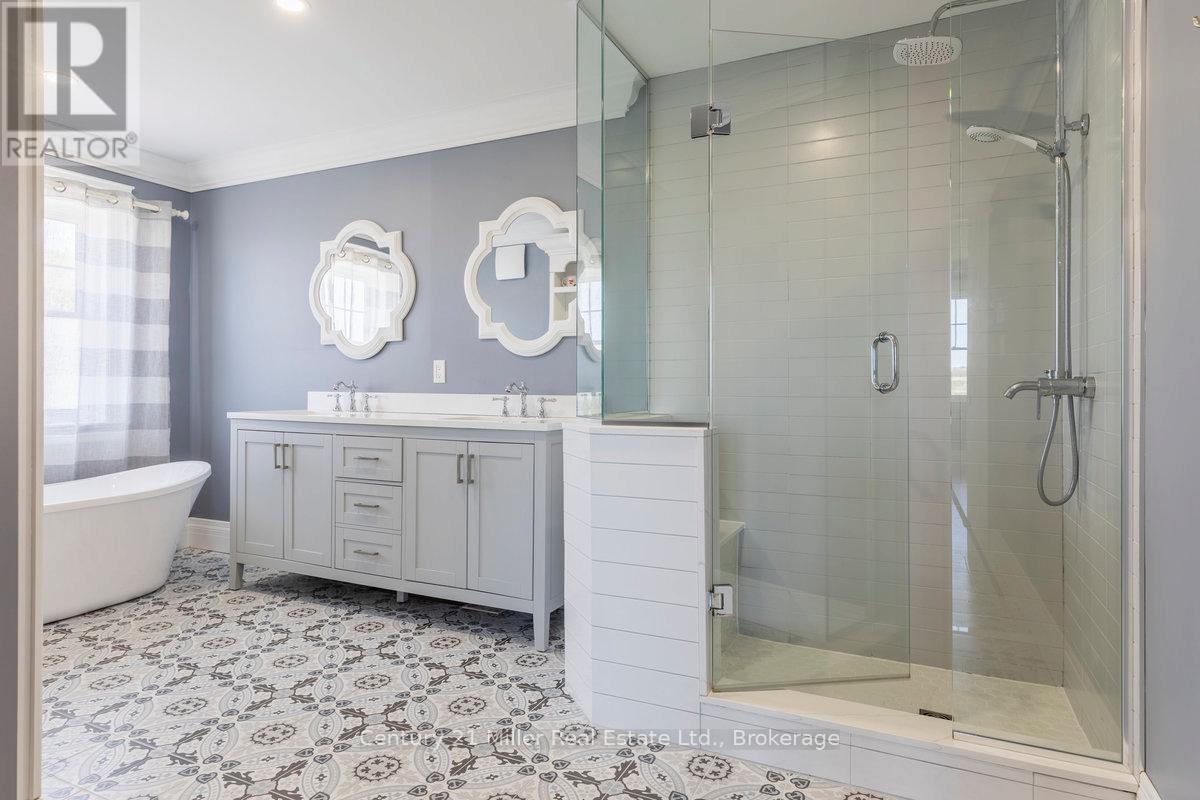 5583 Third Line Property Photo 24