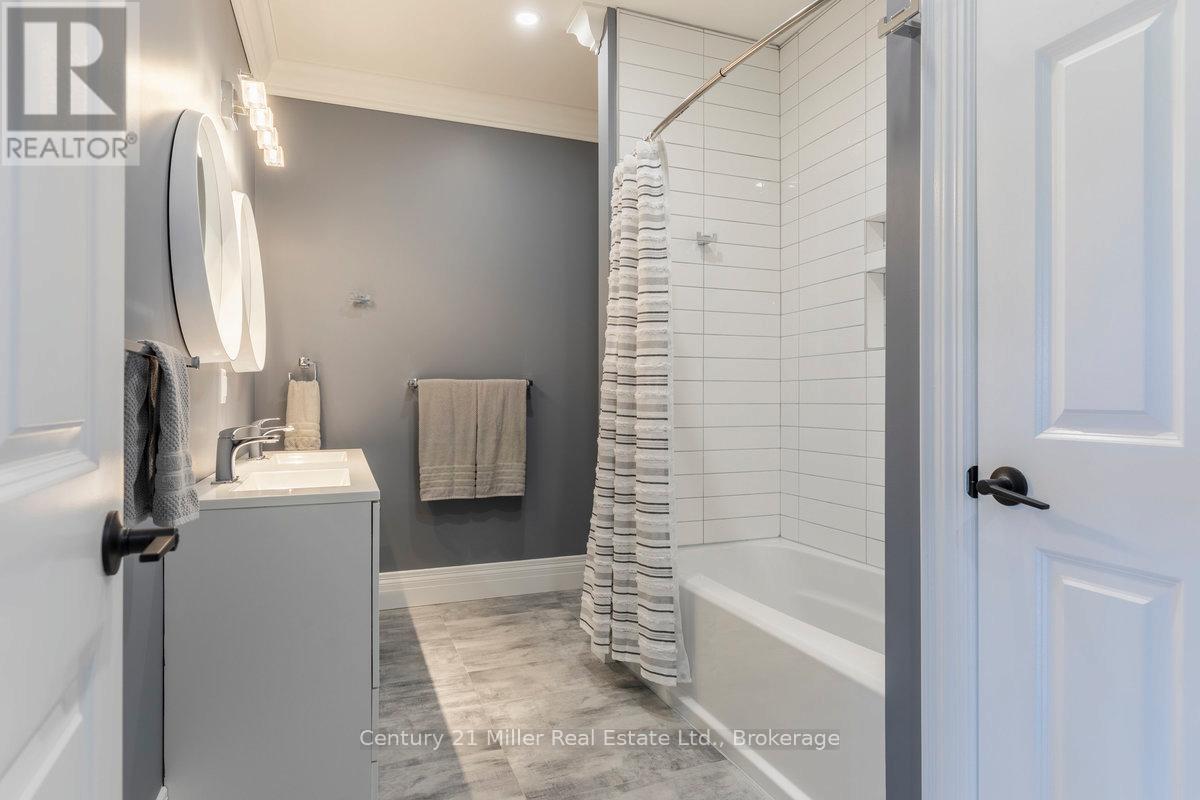 5583 Third Line Property Photo 34
