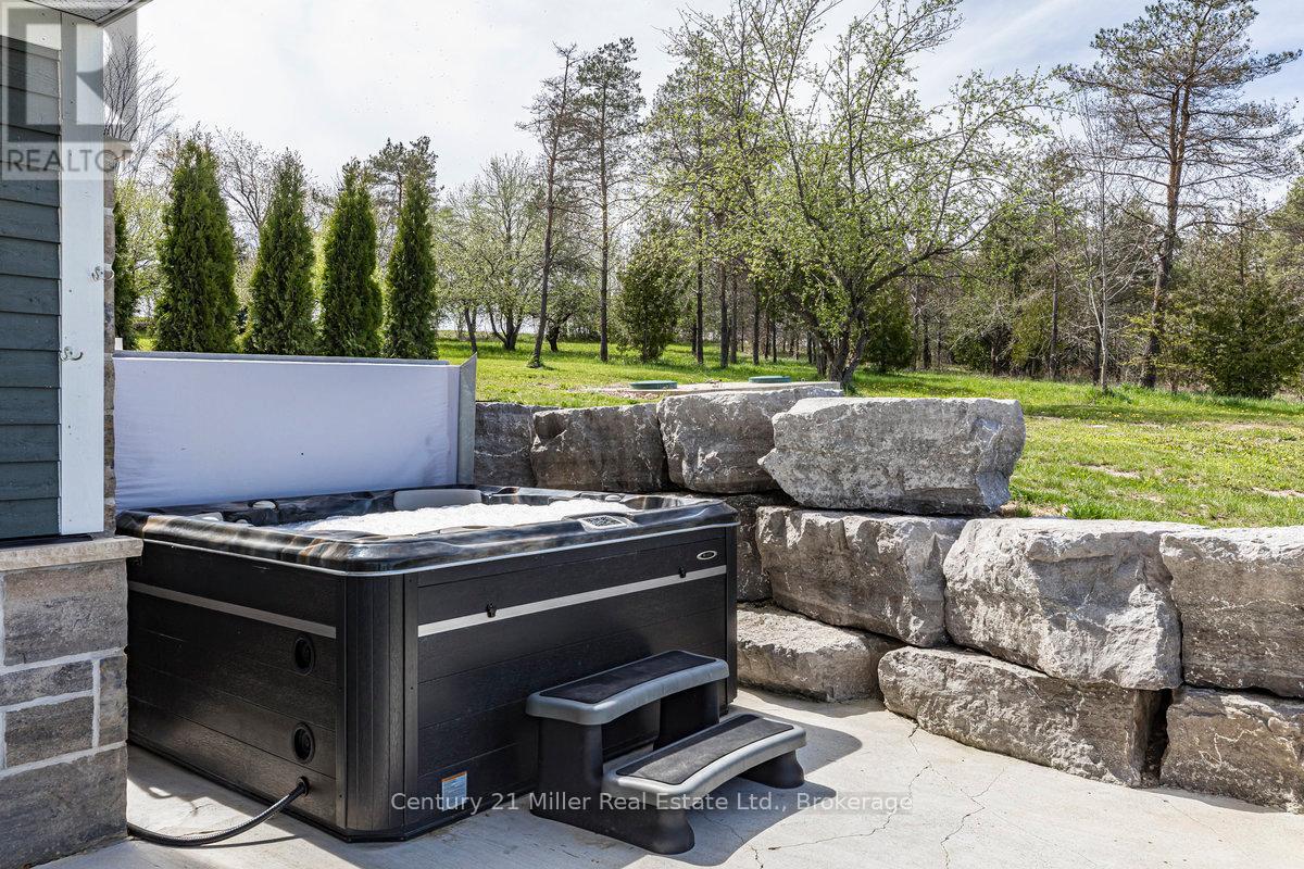 5583 Third Line Property Photo 38