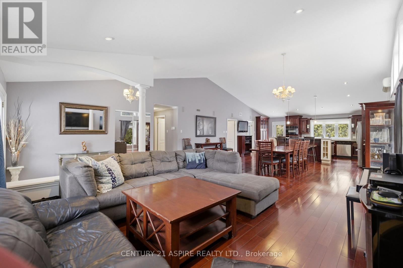 84 Pinewood Place Property Photo 6
