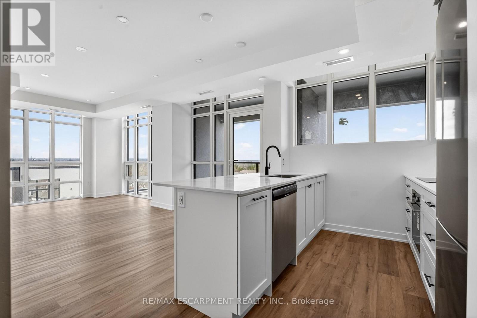 707 - 461 Green Road W Property Photo 2