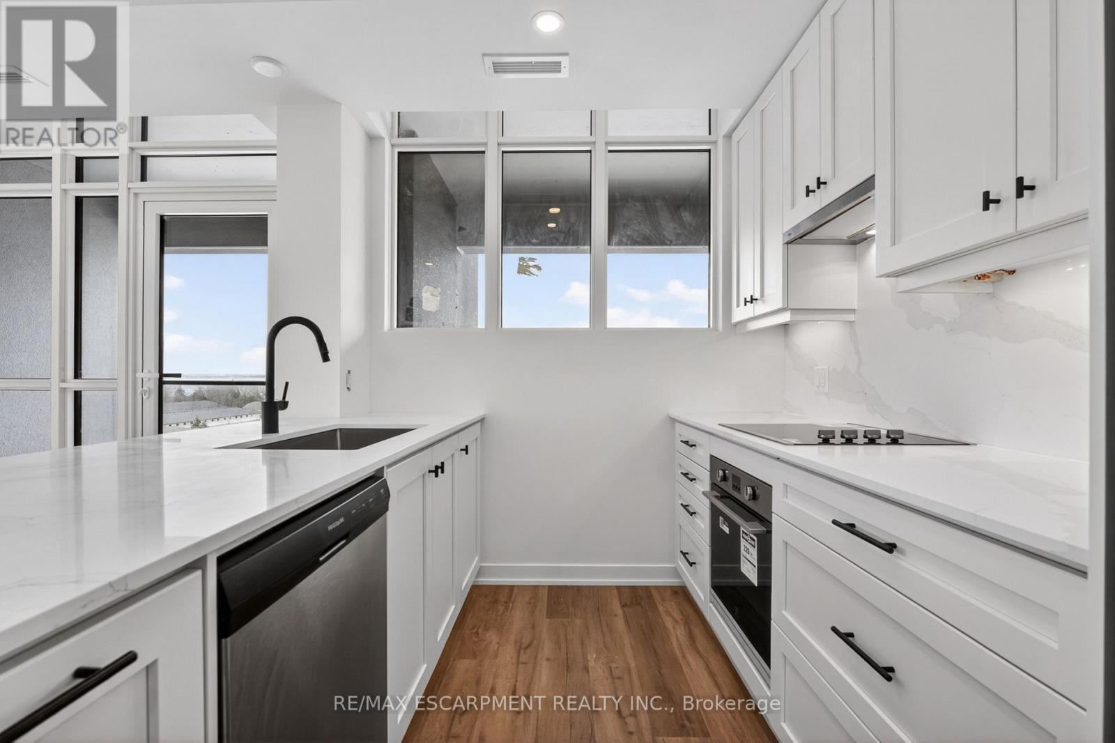 707 - 461 Green Road W Property Photo 8