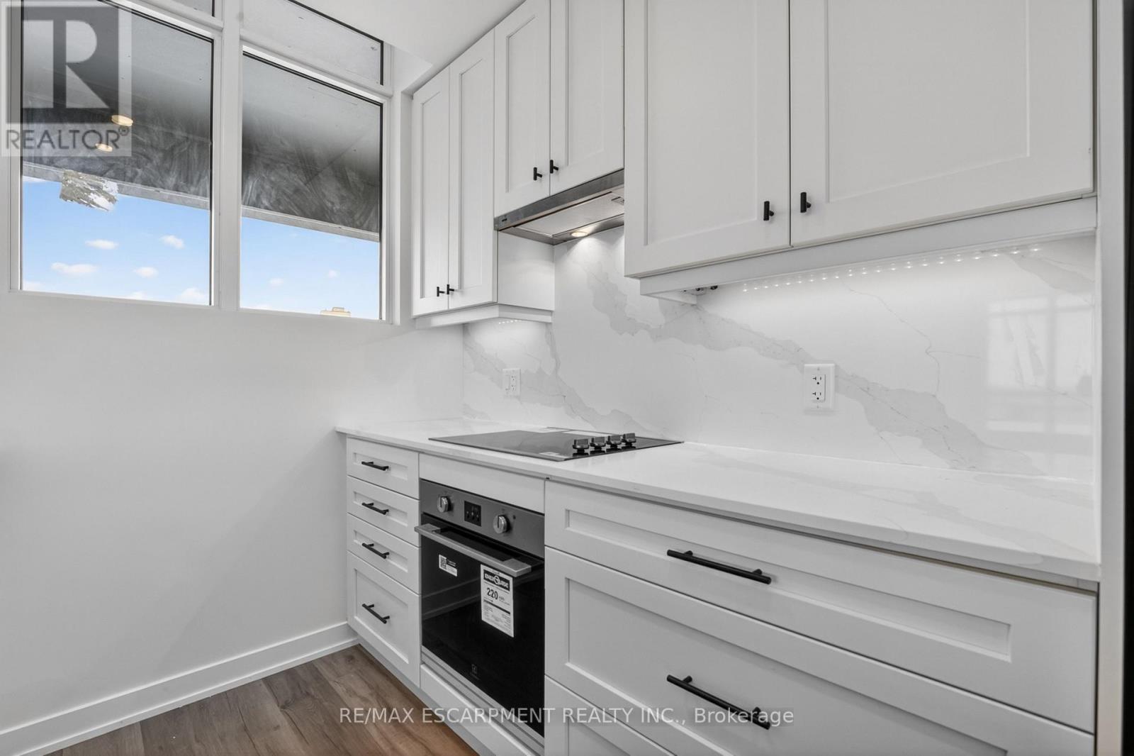707 - 461 Green Road W Property Photo 9